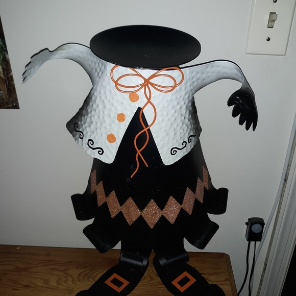 cute large primitive tin Halloween candle holder - Picture 2 of 2
